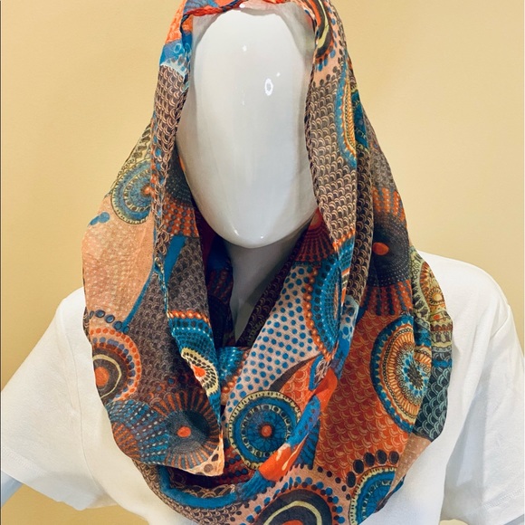 🌟2xHP🌟NWOT Lightweight Geometric Print Infinity Scarf OS - Picture 2 of 5